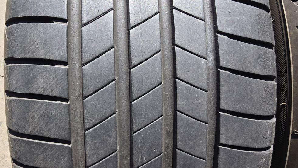 Letní pneu 225/40/18 Bridgestone - 2