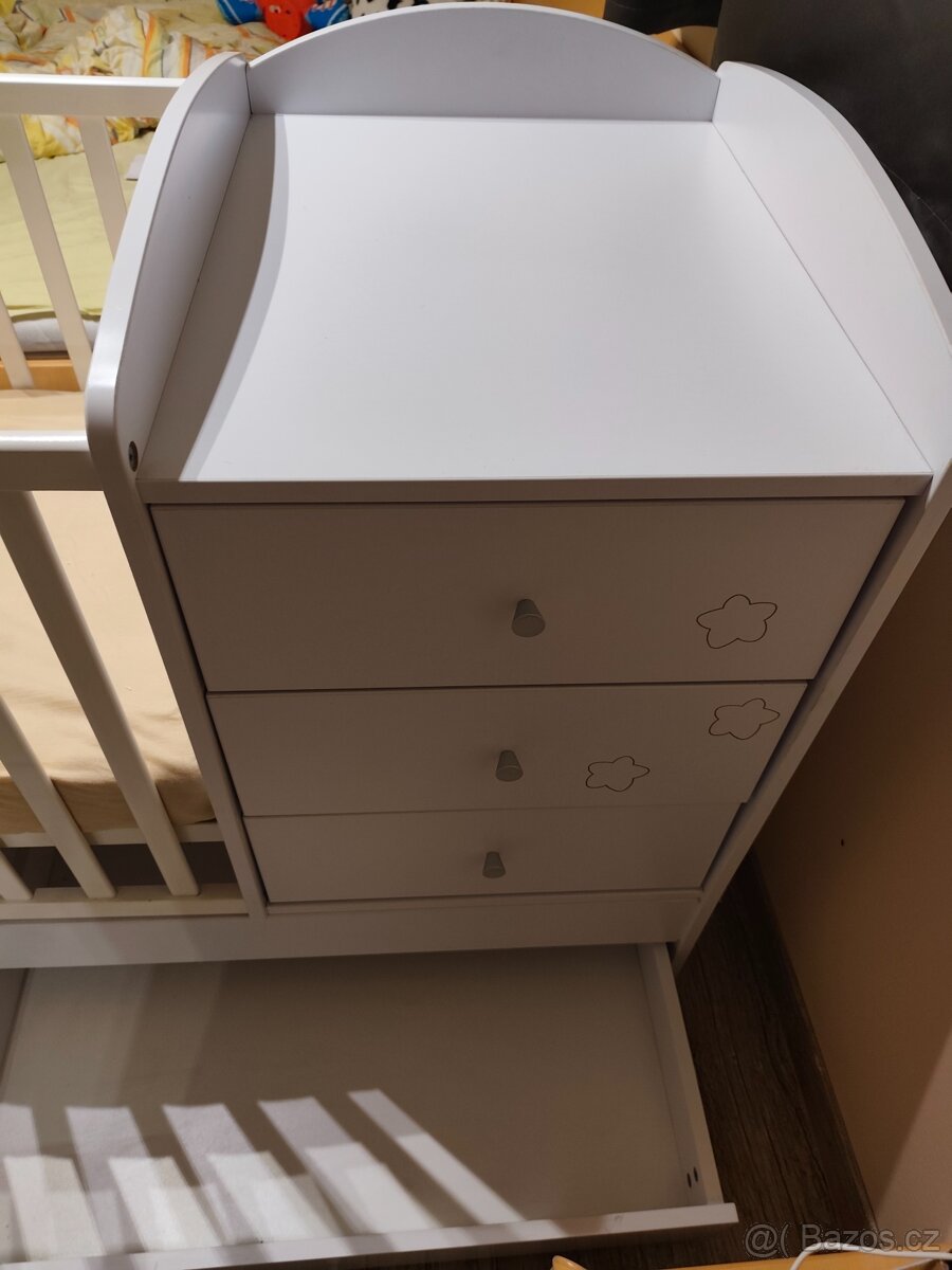 Postýlka s přebalovacím pultem - 2