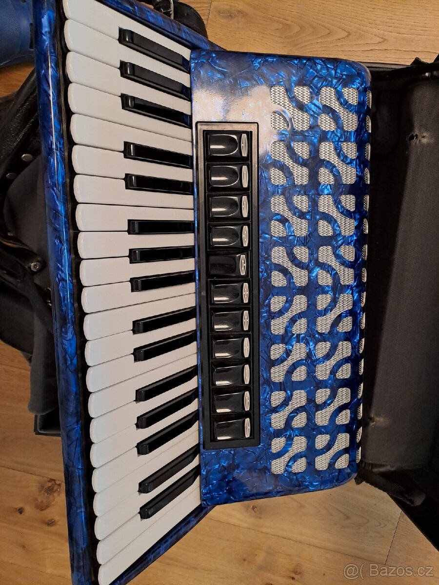 Prodám akordeon Delicia Carmen 24 - 2