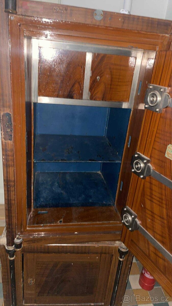 Prodám starožitný trezor - 2