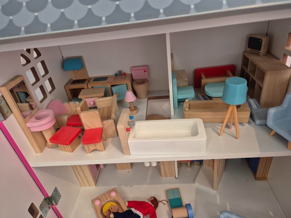 Dřevěný domeček + příslušenství - 2