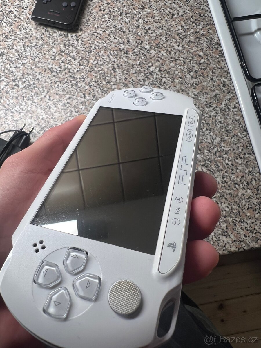 Sony PlayStation Portable (PSP) Street E1004 - 2