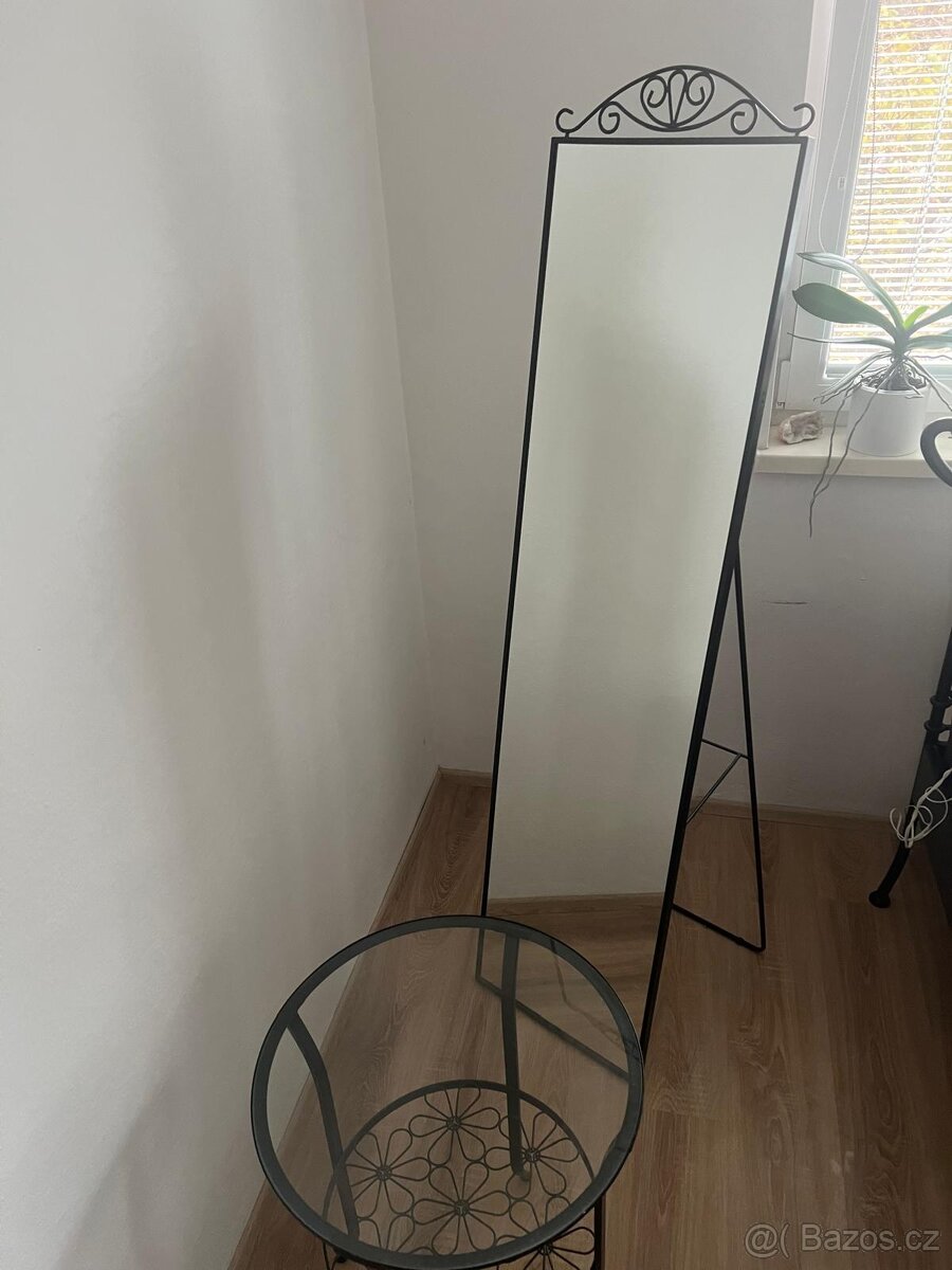 Prodám zrcadlo a stolek Ikea - 2