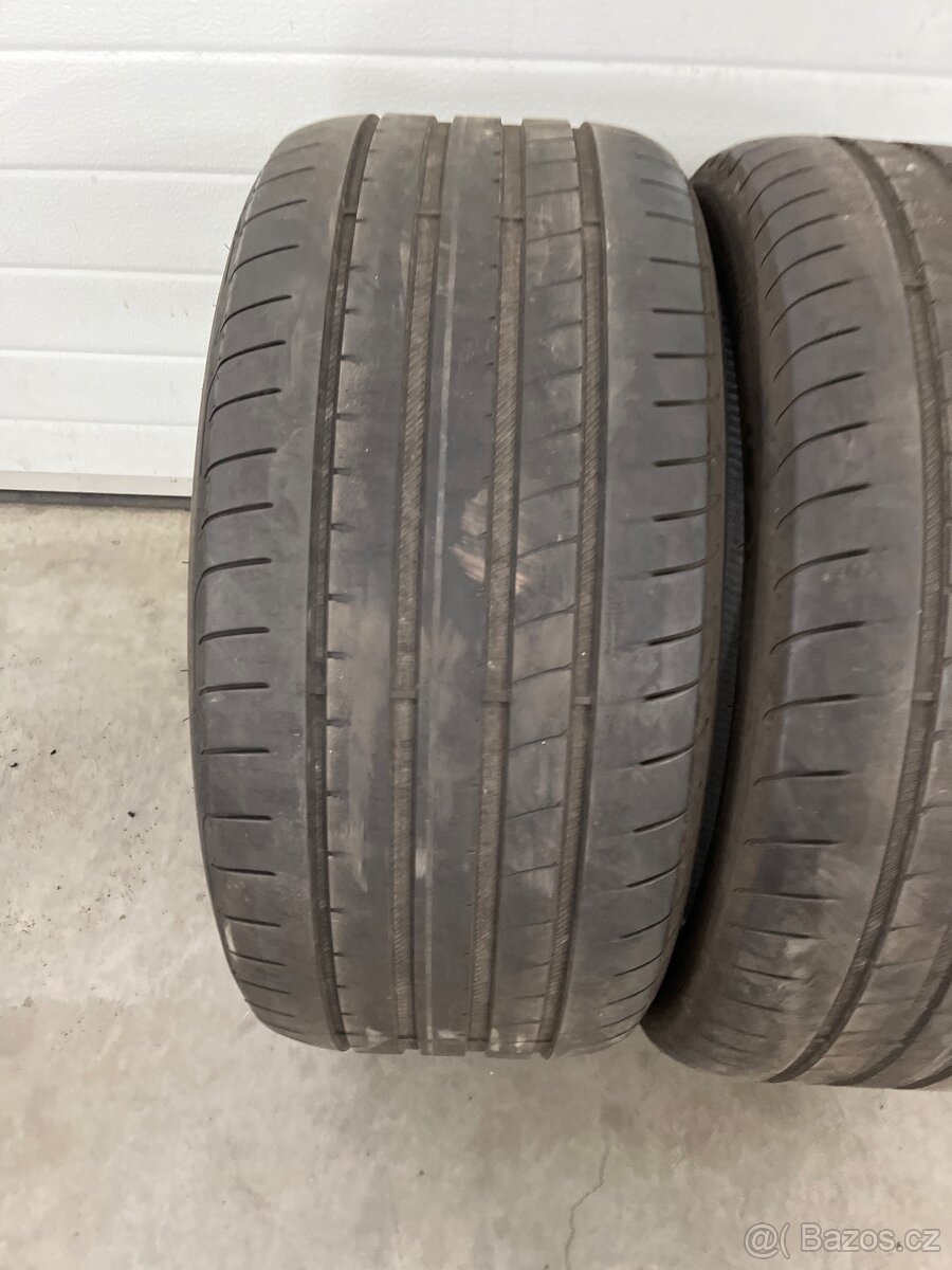 Letní pneu 255/40/18 - 2
