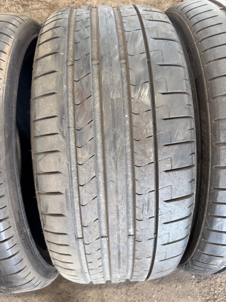 Pirelli 235/35r19 - 2