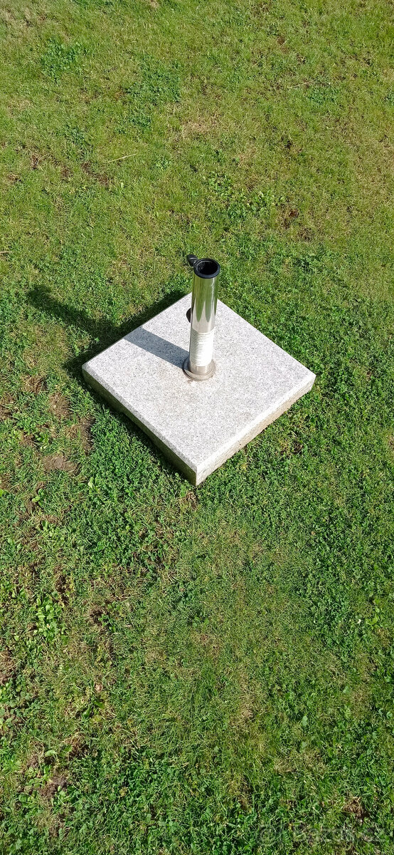 Žulový podstavec pod slunečník - 2
