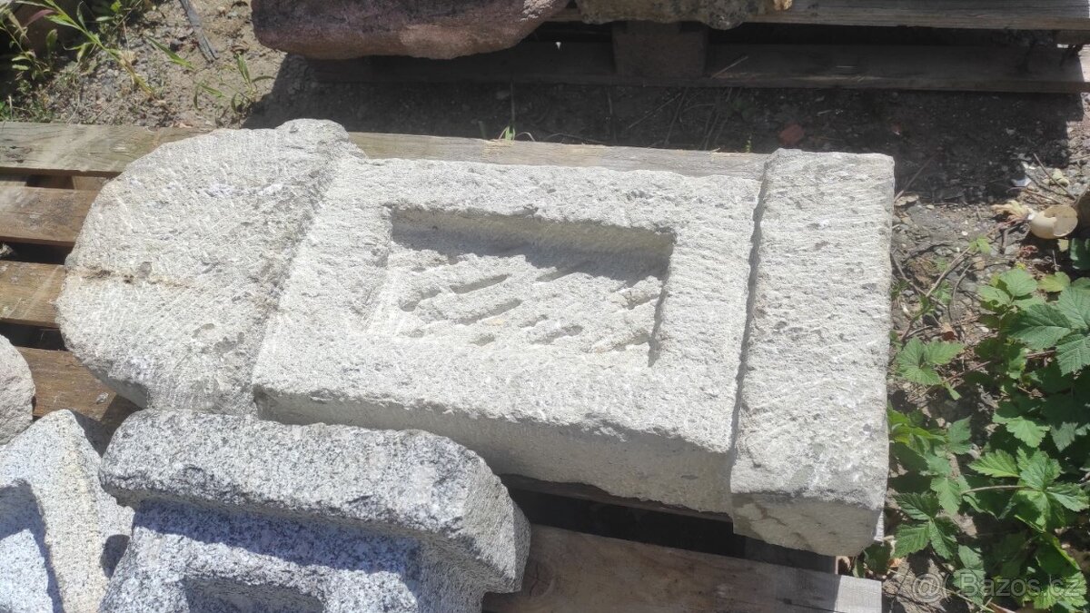 Kamenná kaplička, pískovcová kaplička, 2 ks - 2