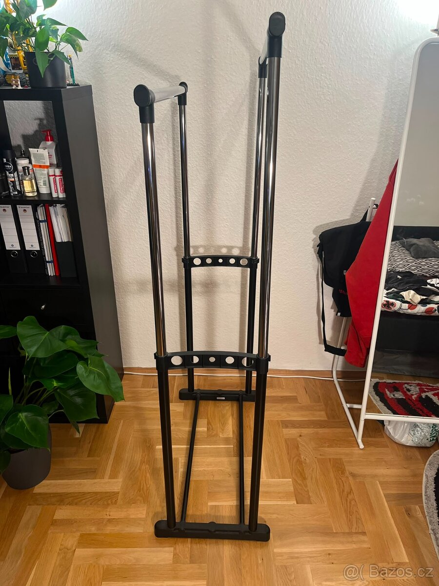 Věšák na oblečení - 2