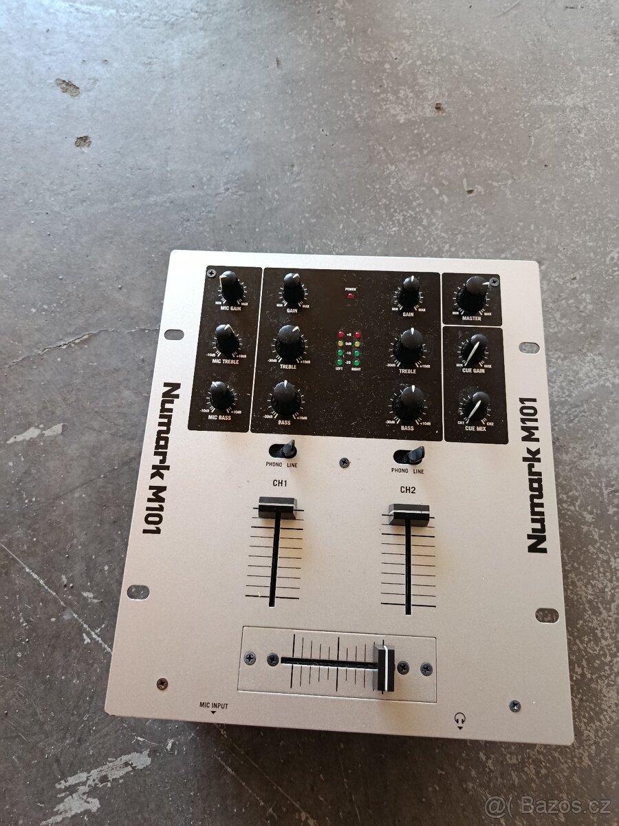 Numark M101 - 2