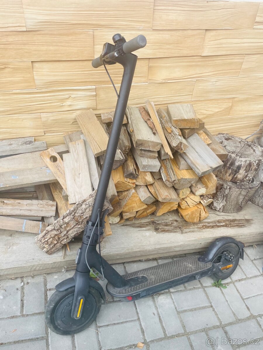 Xiaomi Mi Scooter Essential Life cerna - 2