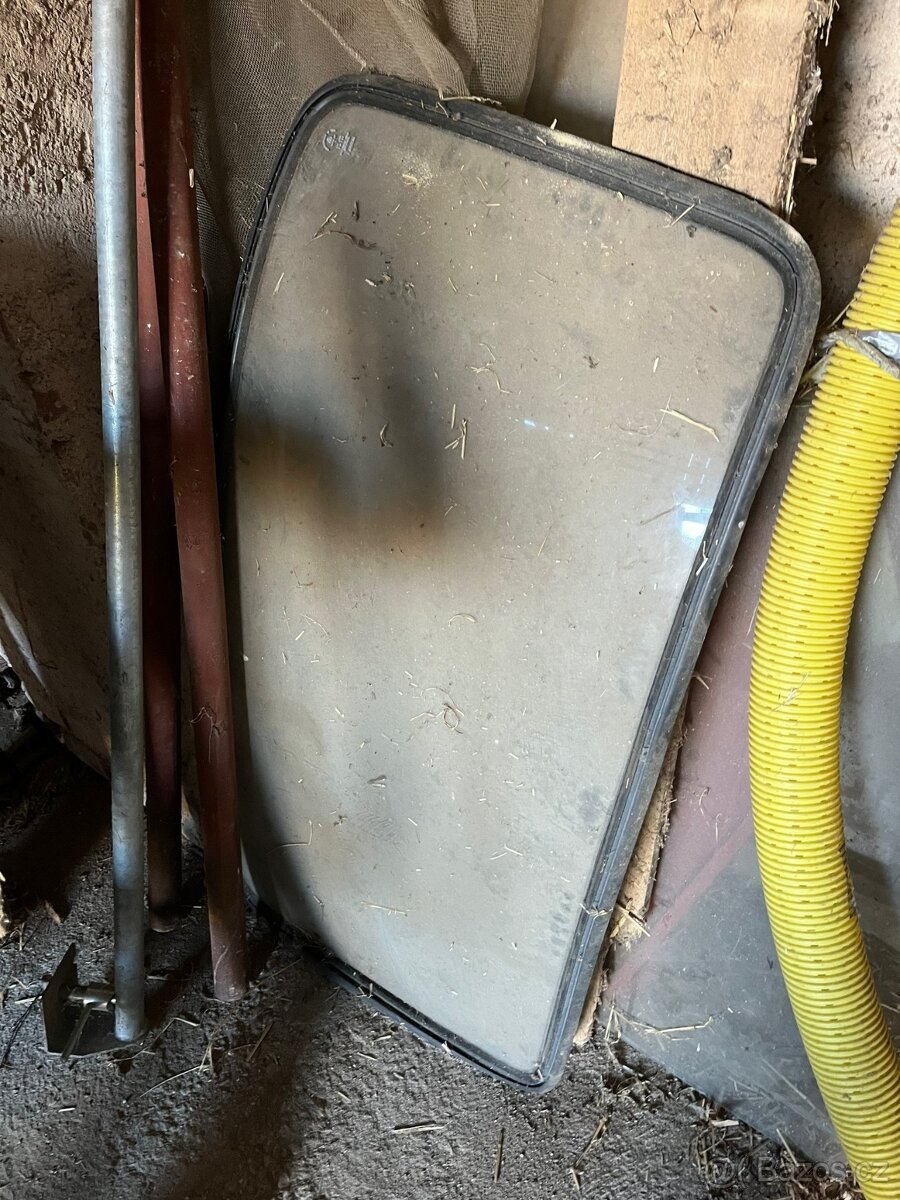 Škoda 105, 120 M zadní okno - 2