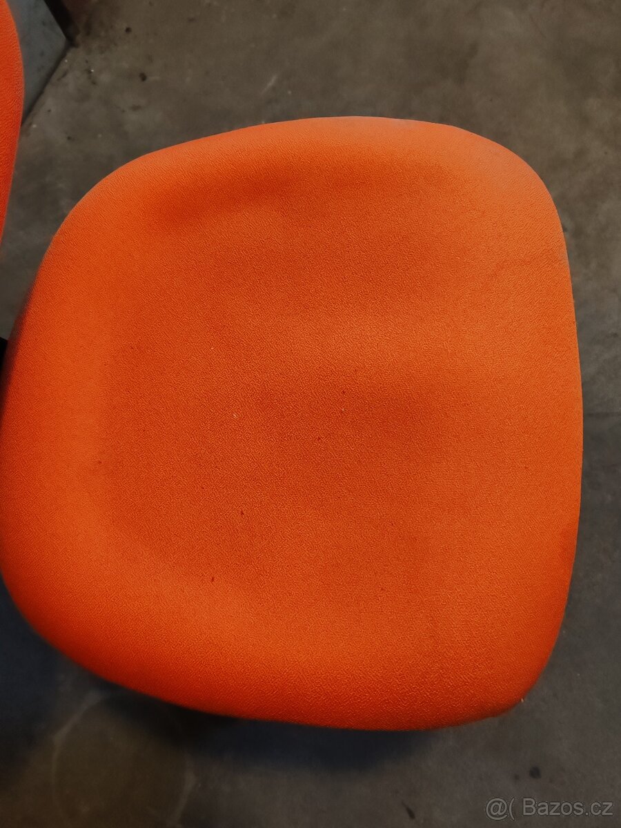 Otočná polohovatelná kancelářská židle - 2