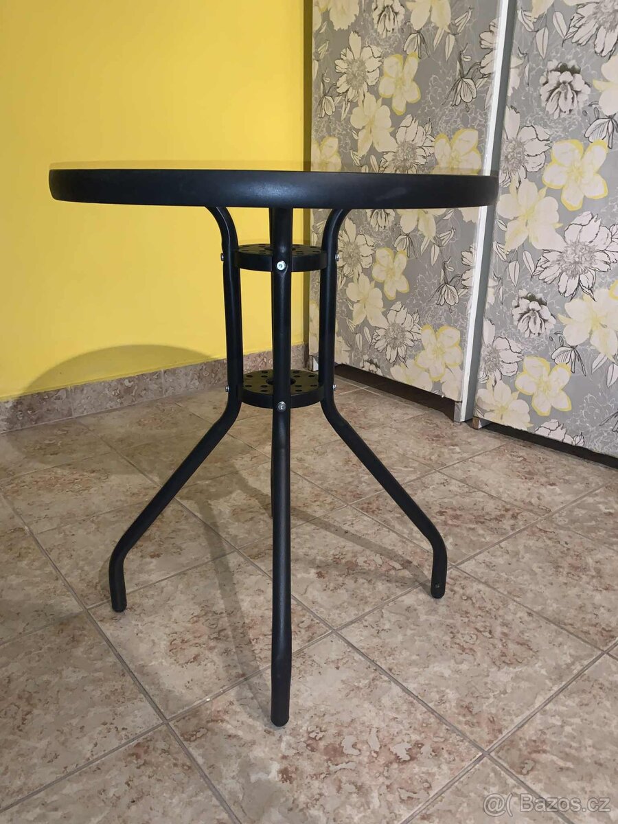 Kulatý skleněný zahradní stolek – Olomouc - 2