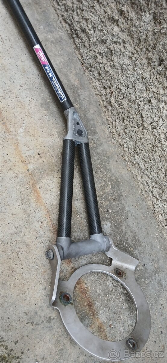 Karbonova vyztuha Subaru STI - 2