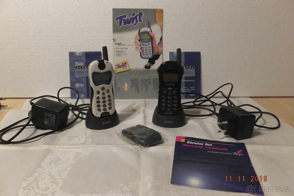 2 staré mobily ALCATEL z roku 2000 - 2