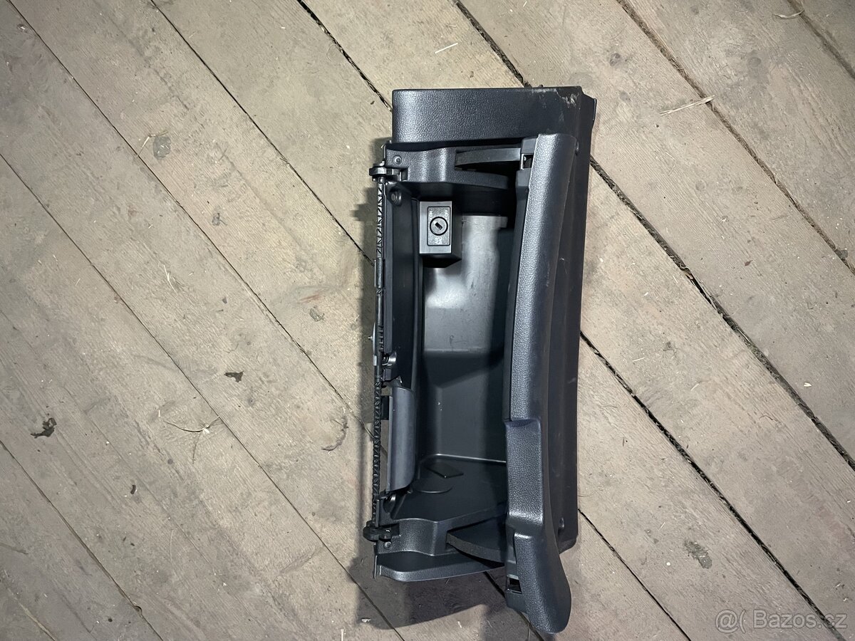 Příhradká spolujezdce, kastlík Škoda Octavia 2 - 2