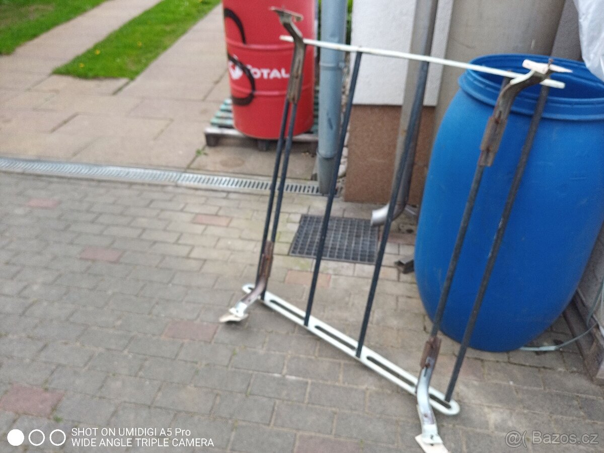 Stara dobová zahrádka a váha dřevěná - 2