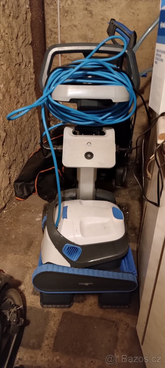 Prodám robotický vysavač bazénu Dolphin S200 + vozík - 2