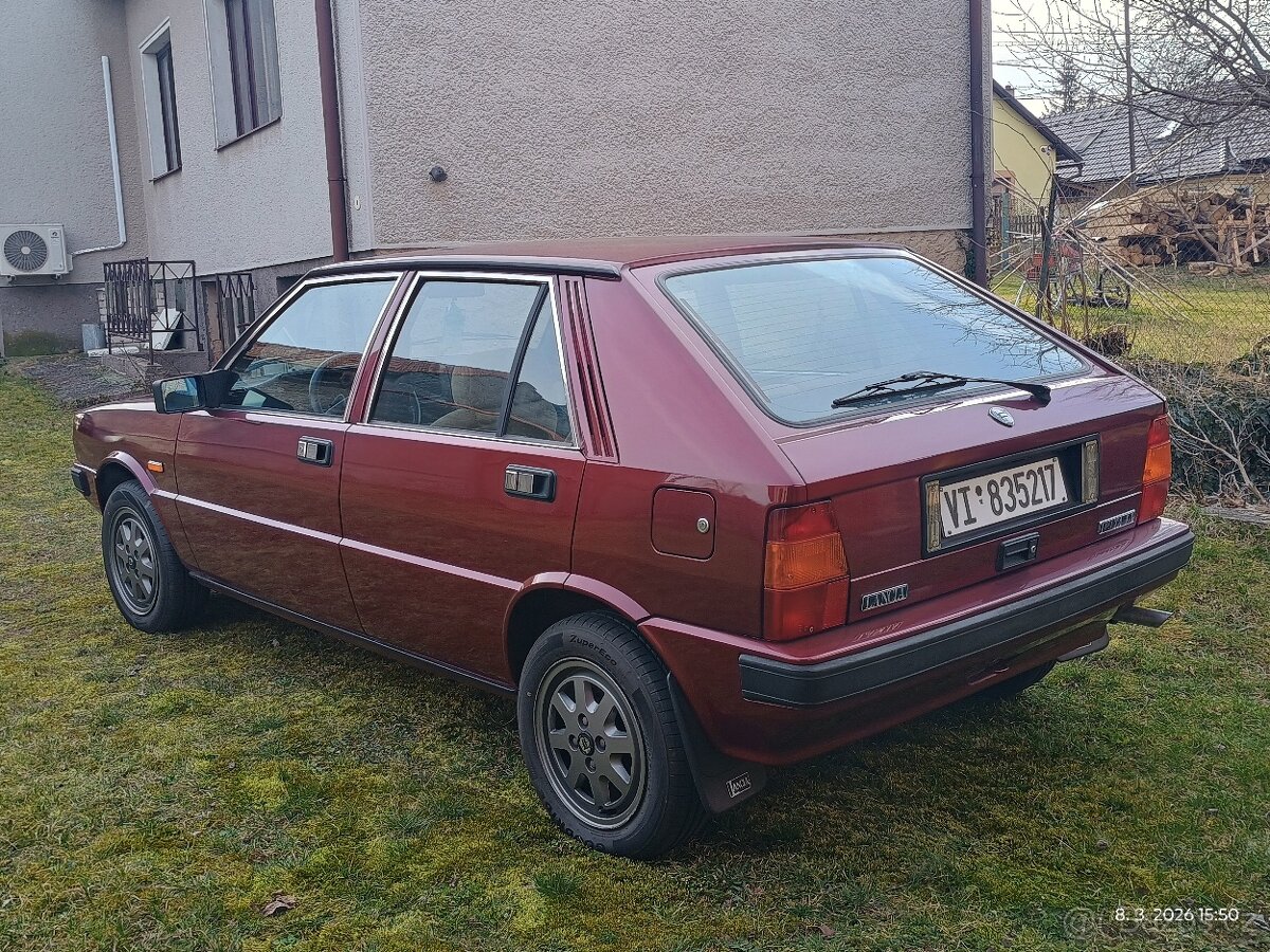 Lancia Delta LX 1300 - 2
