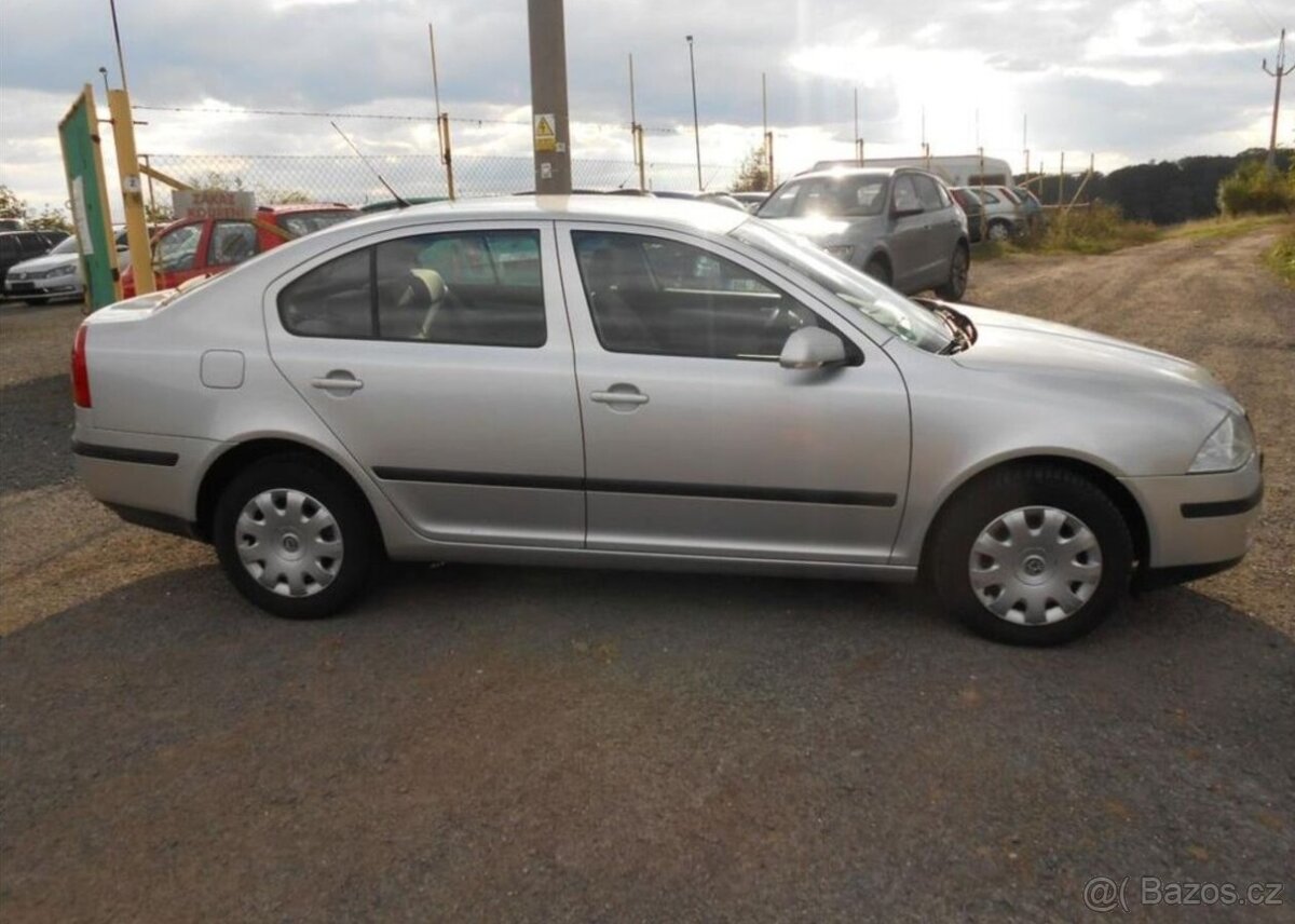 Škoda Octavia 1,6 i 75 kW DIGIKLIMA Serviska benzín - 2