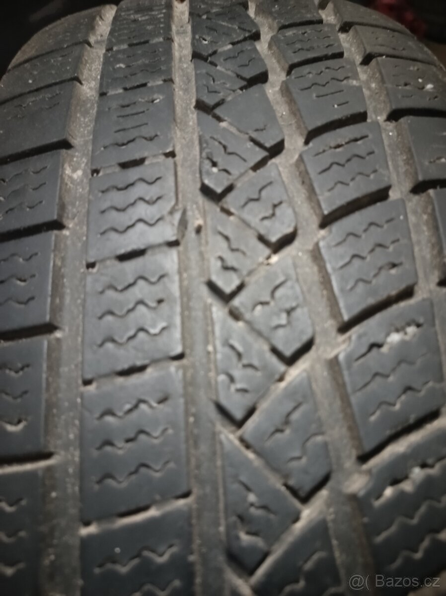 Pneu 215/70R16 - 2