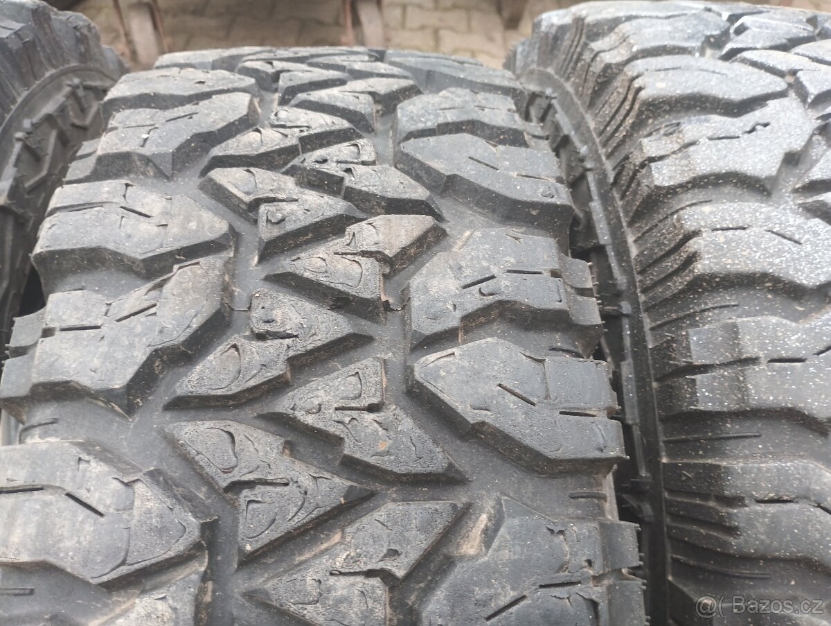 Terení pneu 245-70-17r. - 2