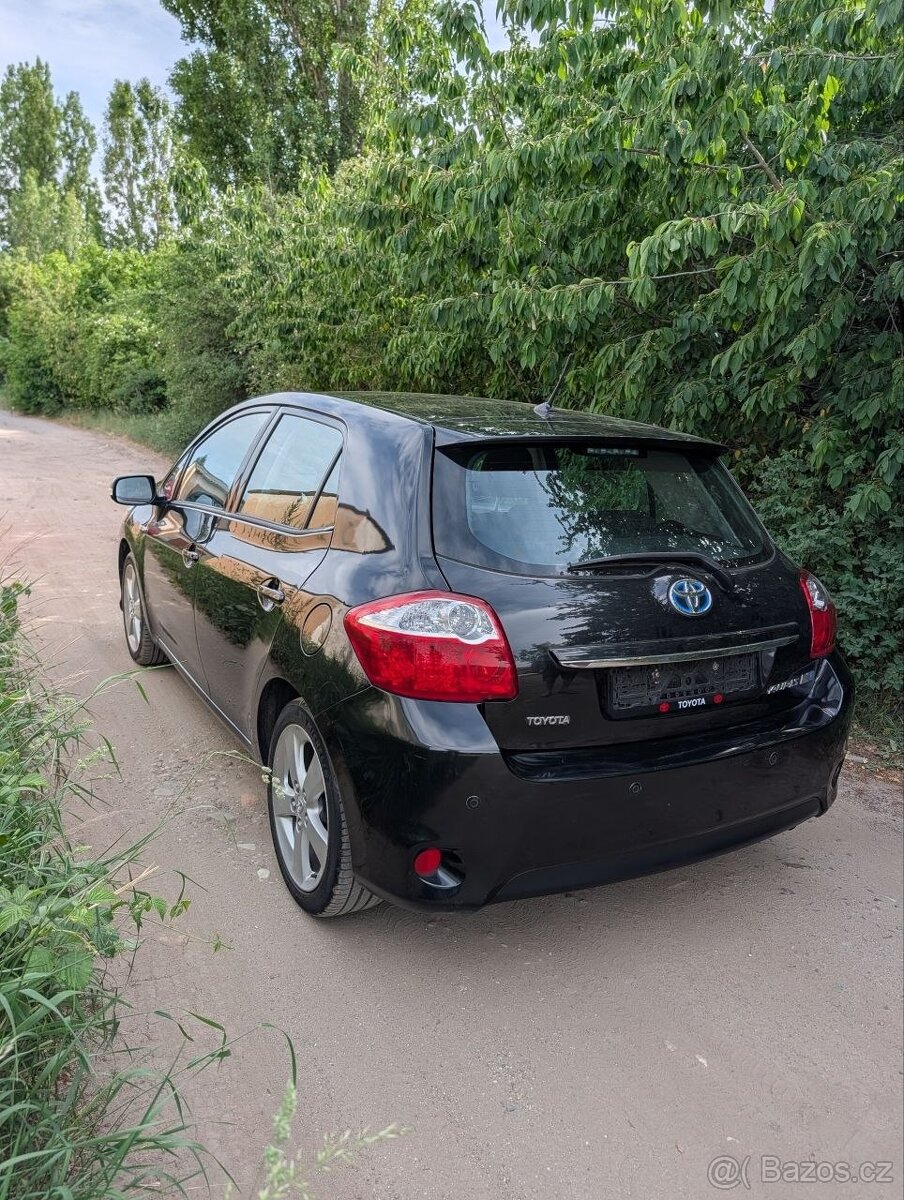 Toyota Auris Hybrid - 2