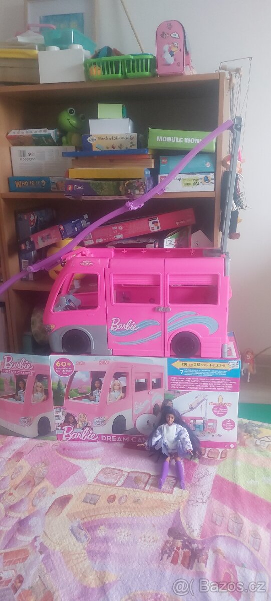 Karavan Mattel s klouzackou plná vybava ,barbie ,Ken a dcera - 2