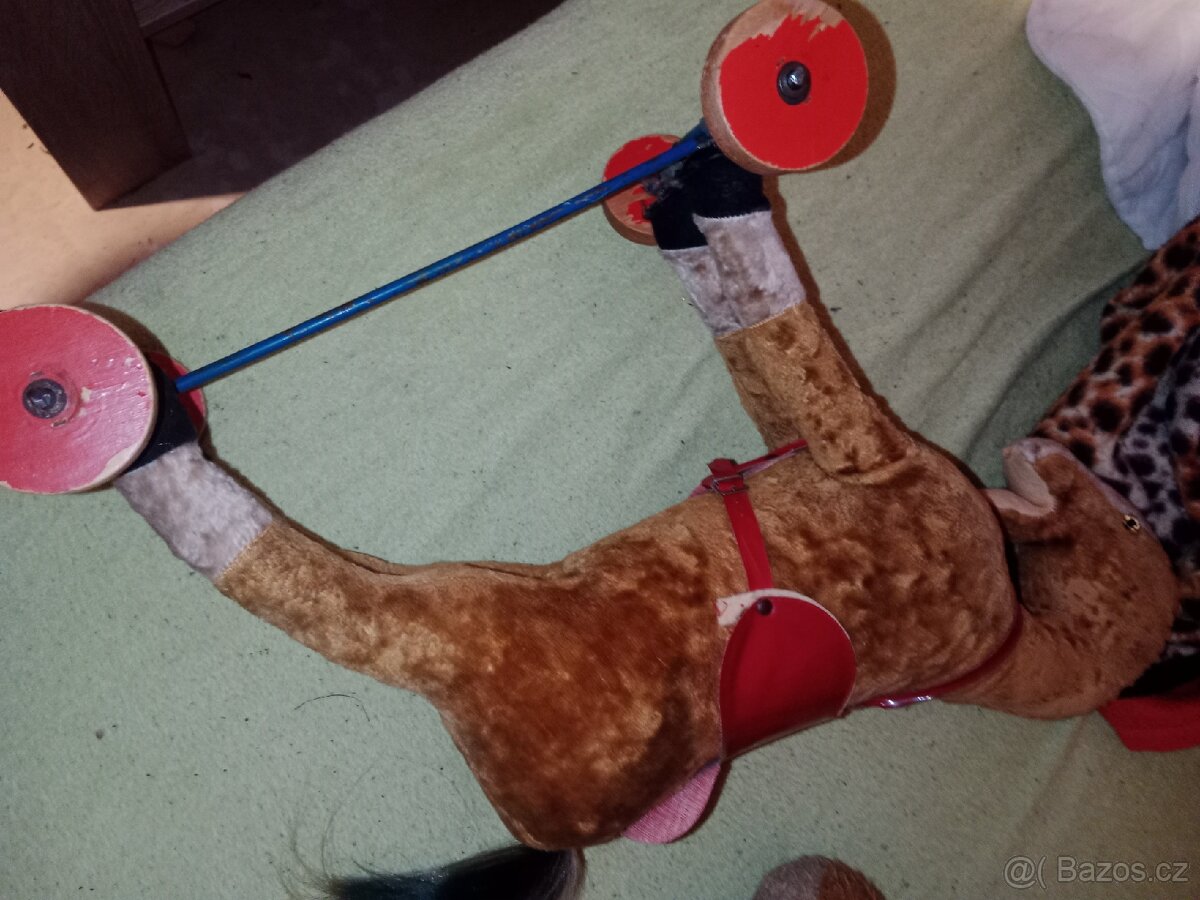 starožitný medvěd a kůň na kolečkách - 2