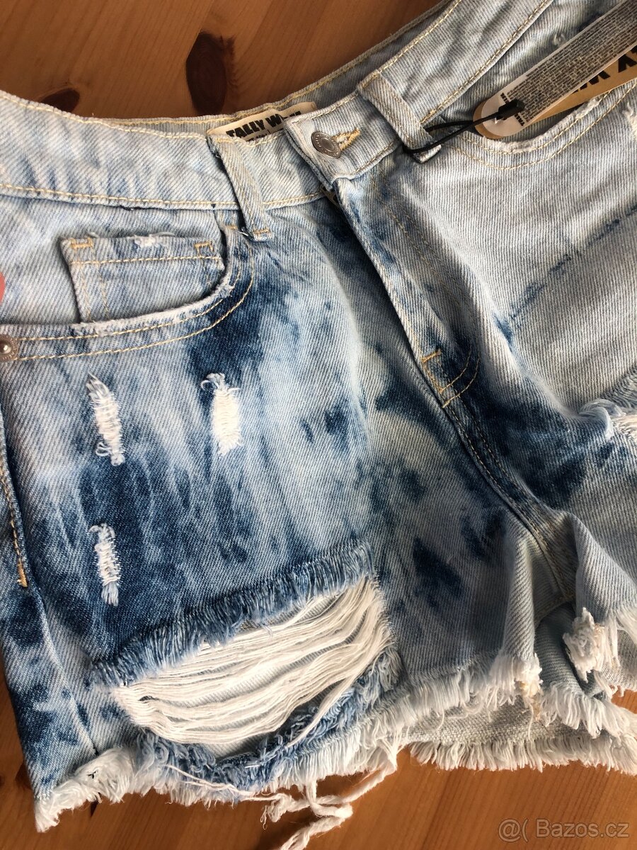 Nové džínové kratasy tally weijl - 2