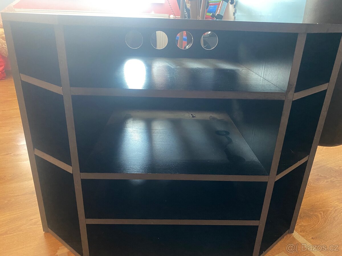 Prodam bytelny masovni Tv-Hifi stolek - 2