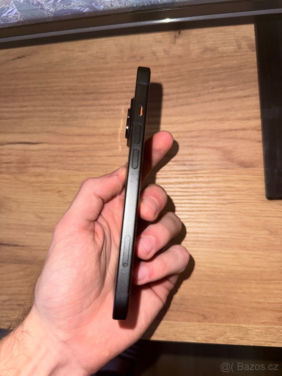 IPhone 15 128gb černý - 2