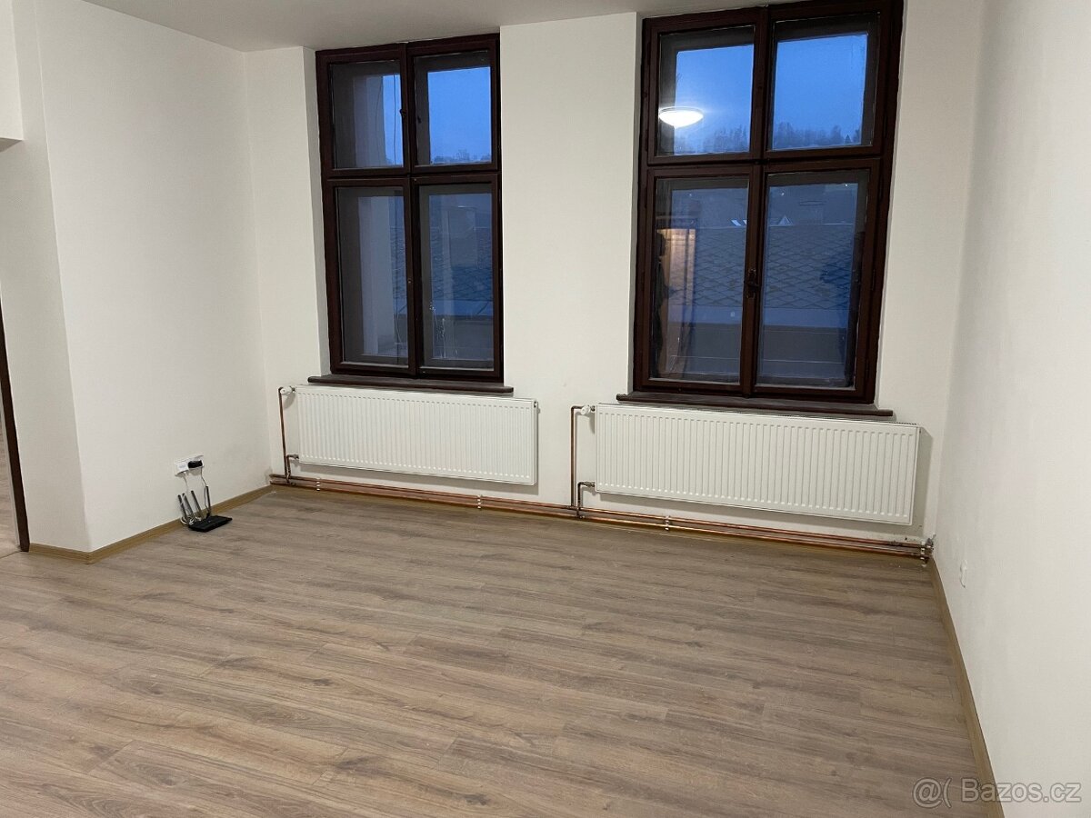 Pronájem bytu 2+kk v Úpici - 2