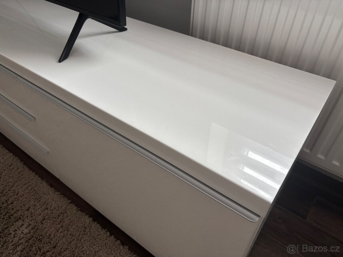 Televizní stolek - 2