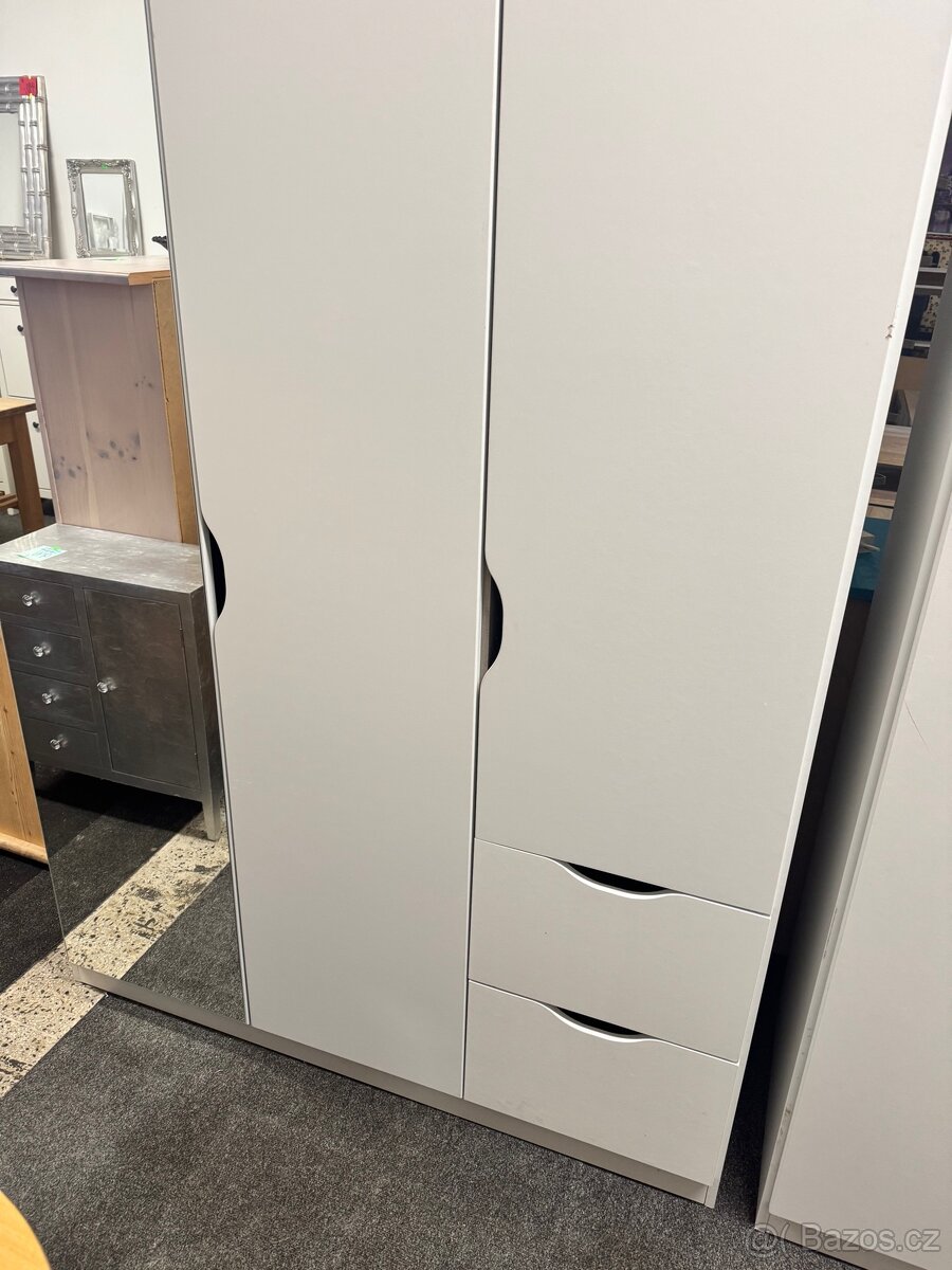 3x bílé 3-dveřové šatní skříně s policemi a šuplíky - 2