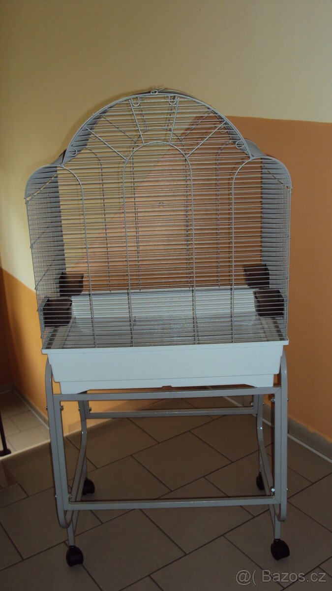 Klec pro střední papoušky . - 2