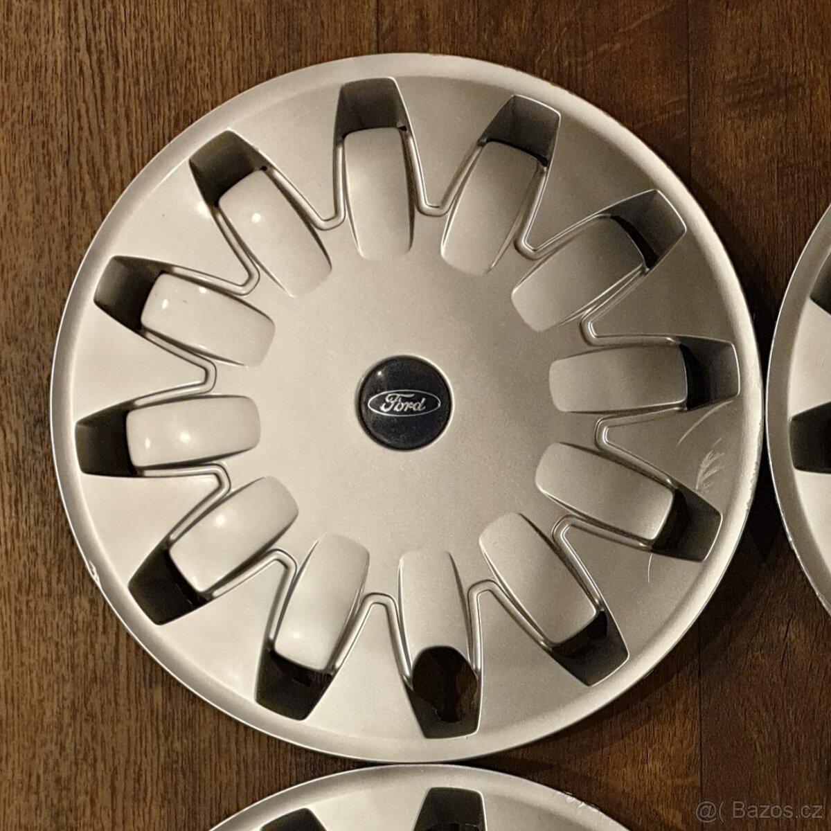 Prodám kryty kol Ford r16 B4703 - 2