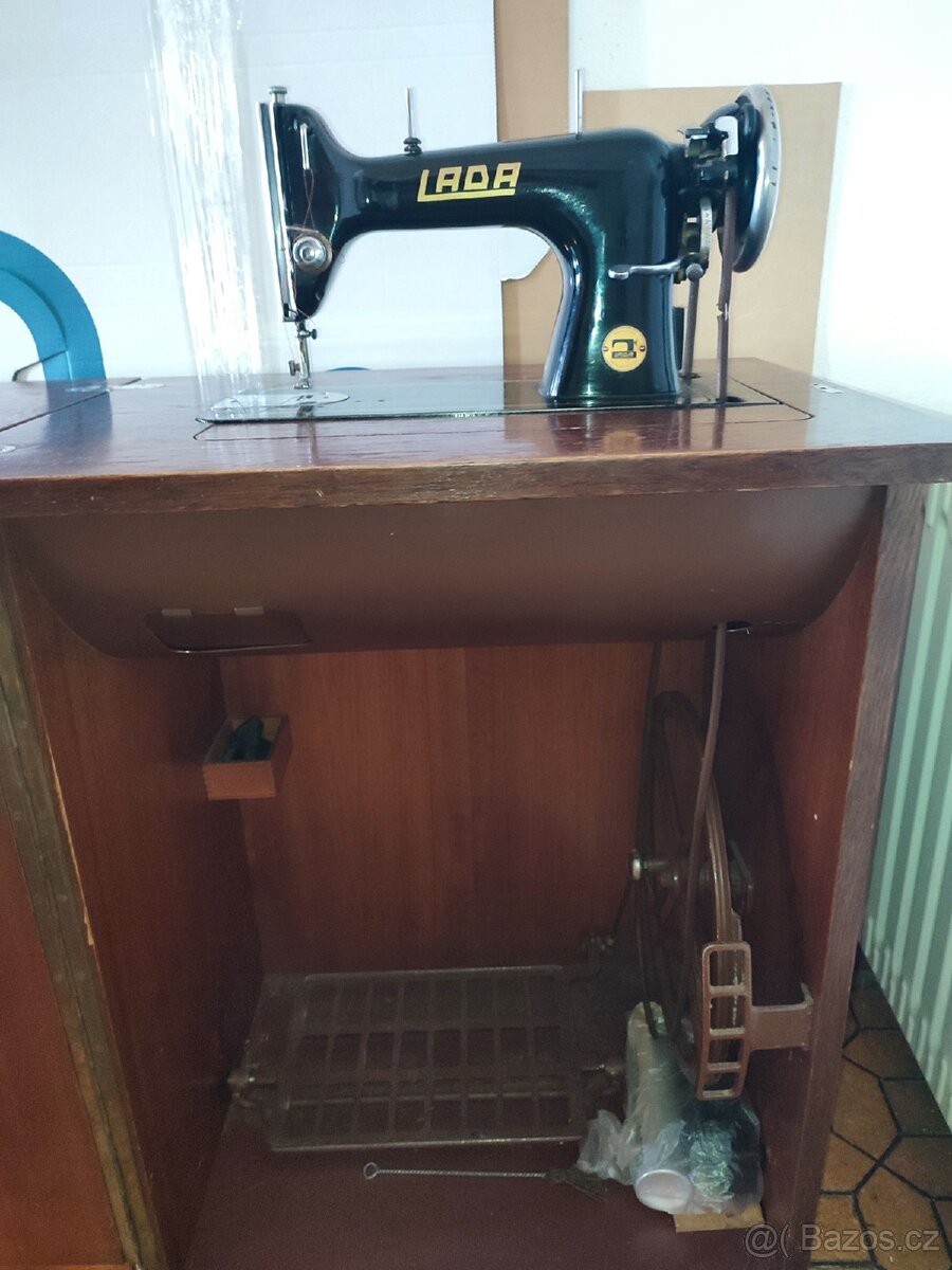 Šicí stroj Lada - 2