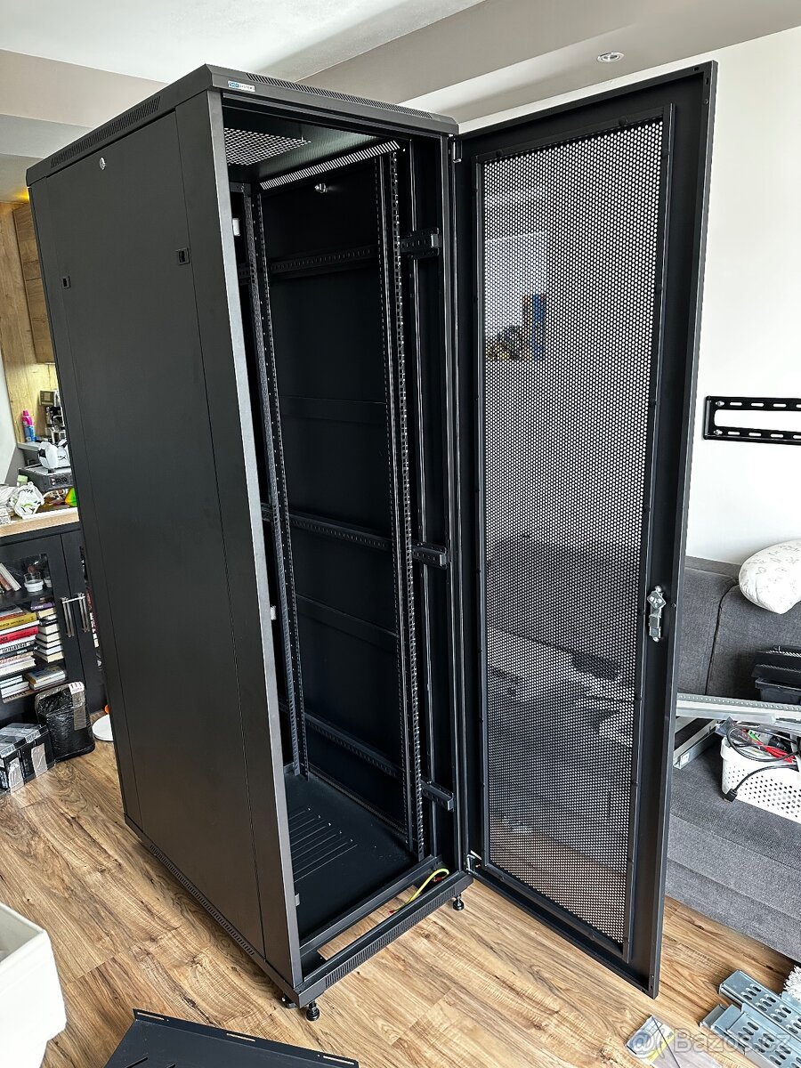 19" Rack skříň (42U 600x1000mm) - 2