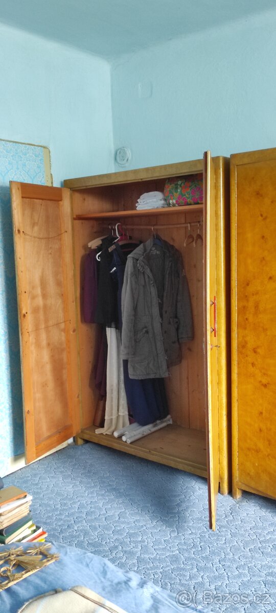Skříně a noční stolky - 2