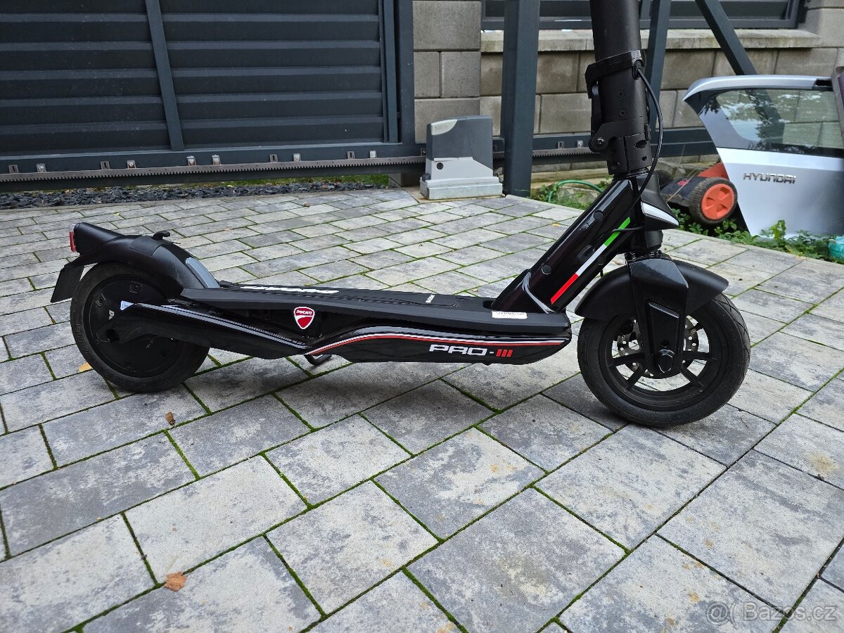 Koloběžka Ducati PRO 3 - 2