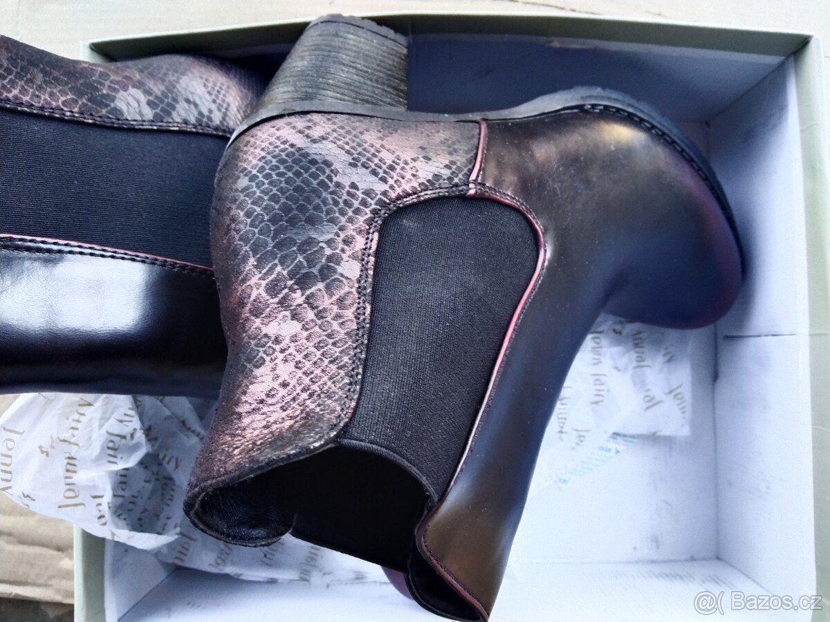 Vínovo- černé kozačky kotníkové 39 - 2