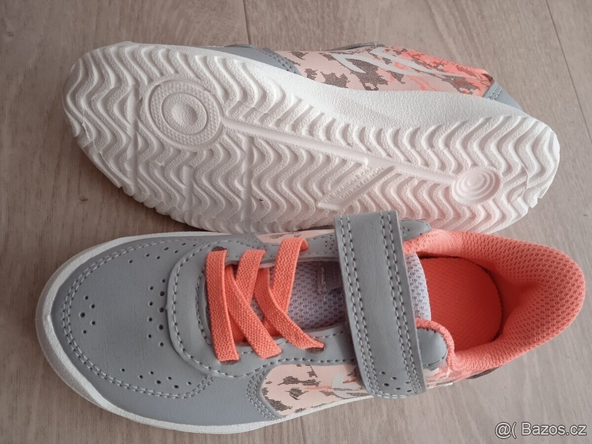 NOVÉ botasky Decathlon vel.26 - 2