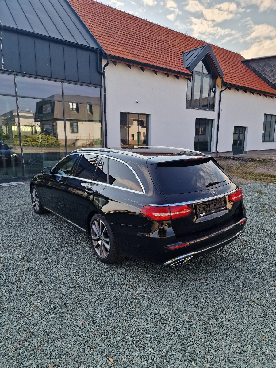 Mercedes-Benz E220d, kombi, panorama, Webasto, tažné, kůže - 2