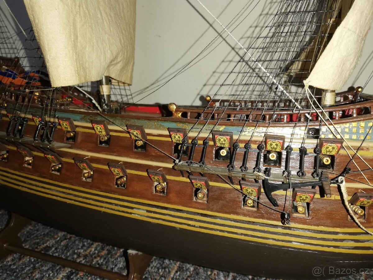 Dřevěný model lodě s krytem – styl historicke plachetnice - 2