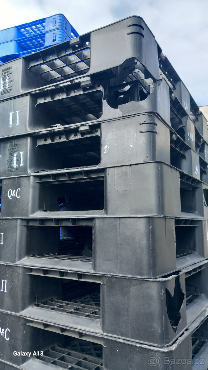 Plastové palety pod dřevo - 2