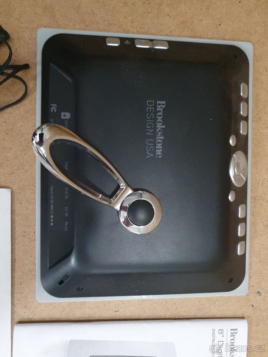 Digitální fotorámeček Brookstone - 2