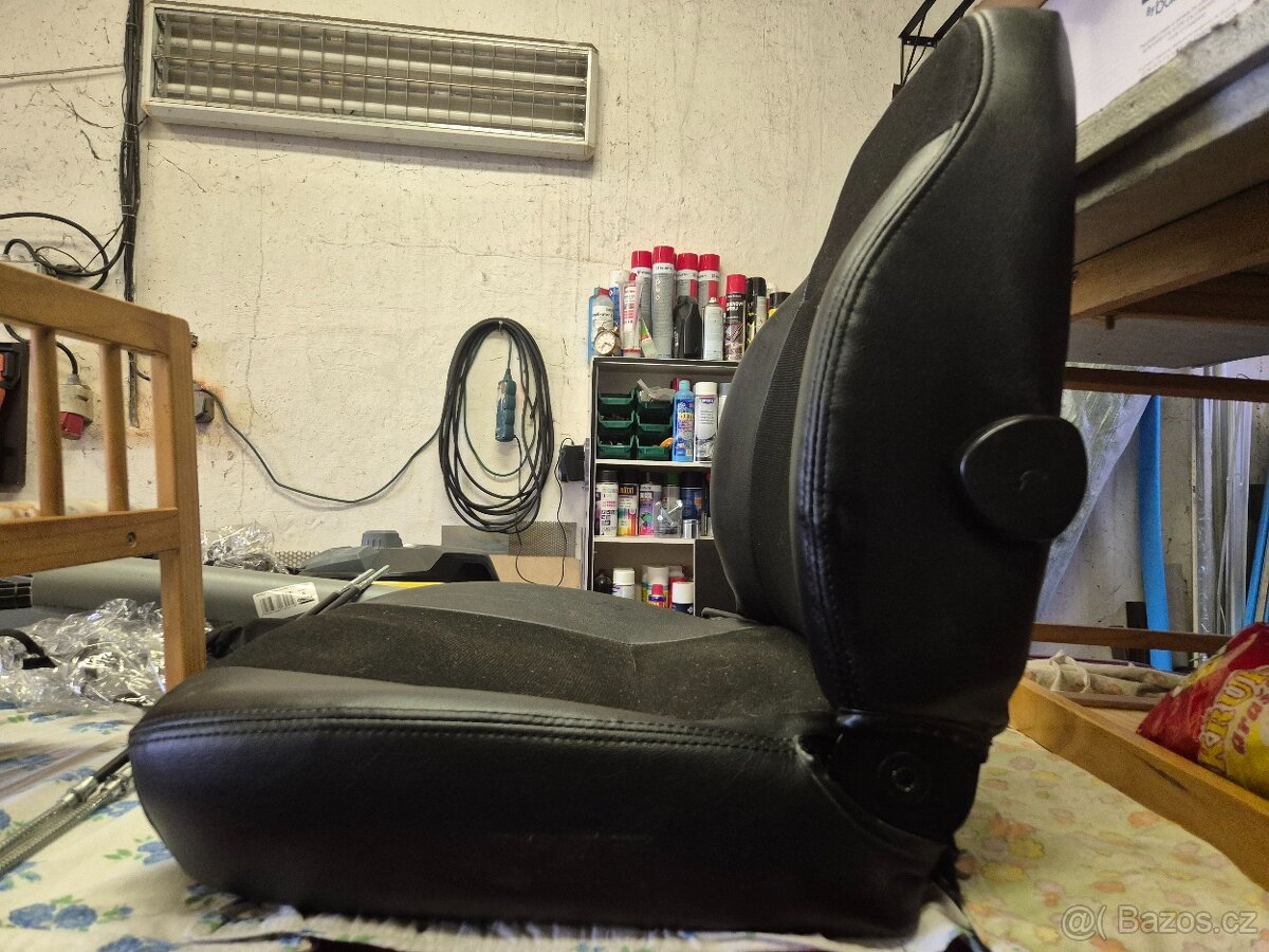 Sedačka Multicar M25 - 2