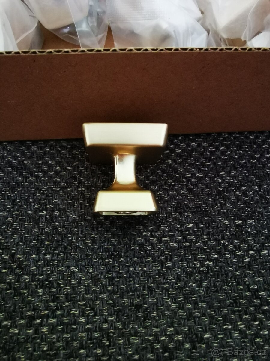 Zlaté nábytkové úchyty - 2