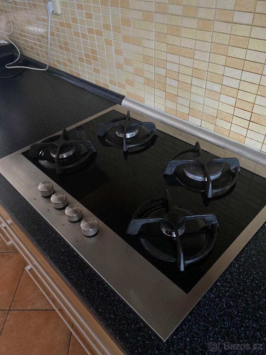 Plynová varná deska zn.Whirlpool - 2